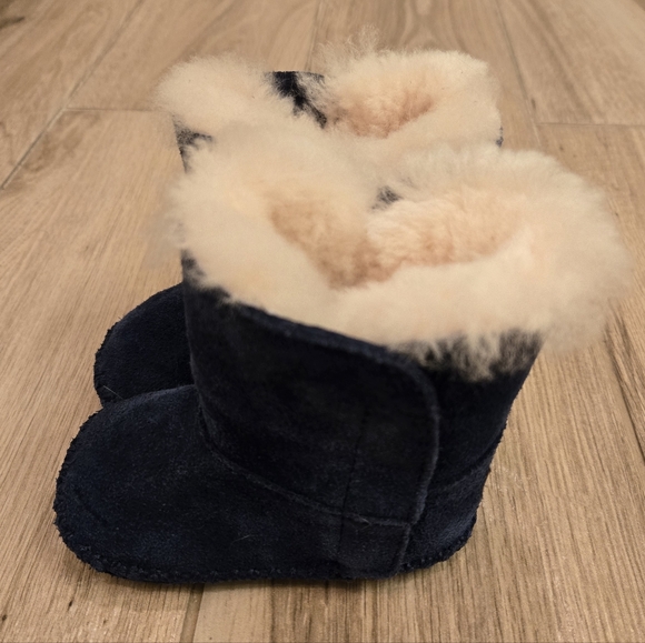 Baby UGG Booties, 2/3 - Picture 6 of 9